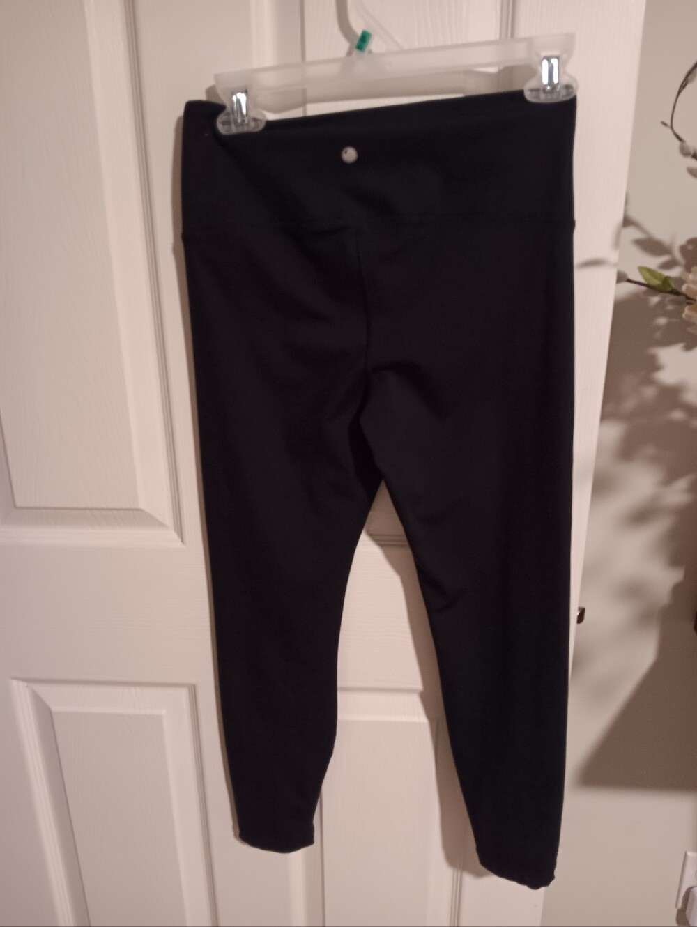 Yogalicious Lux Black High-Waist Active Leggings. Medium. - Picture 2 of 4